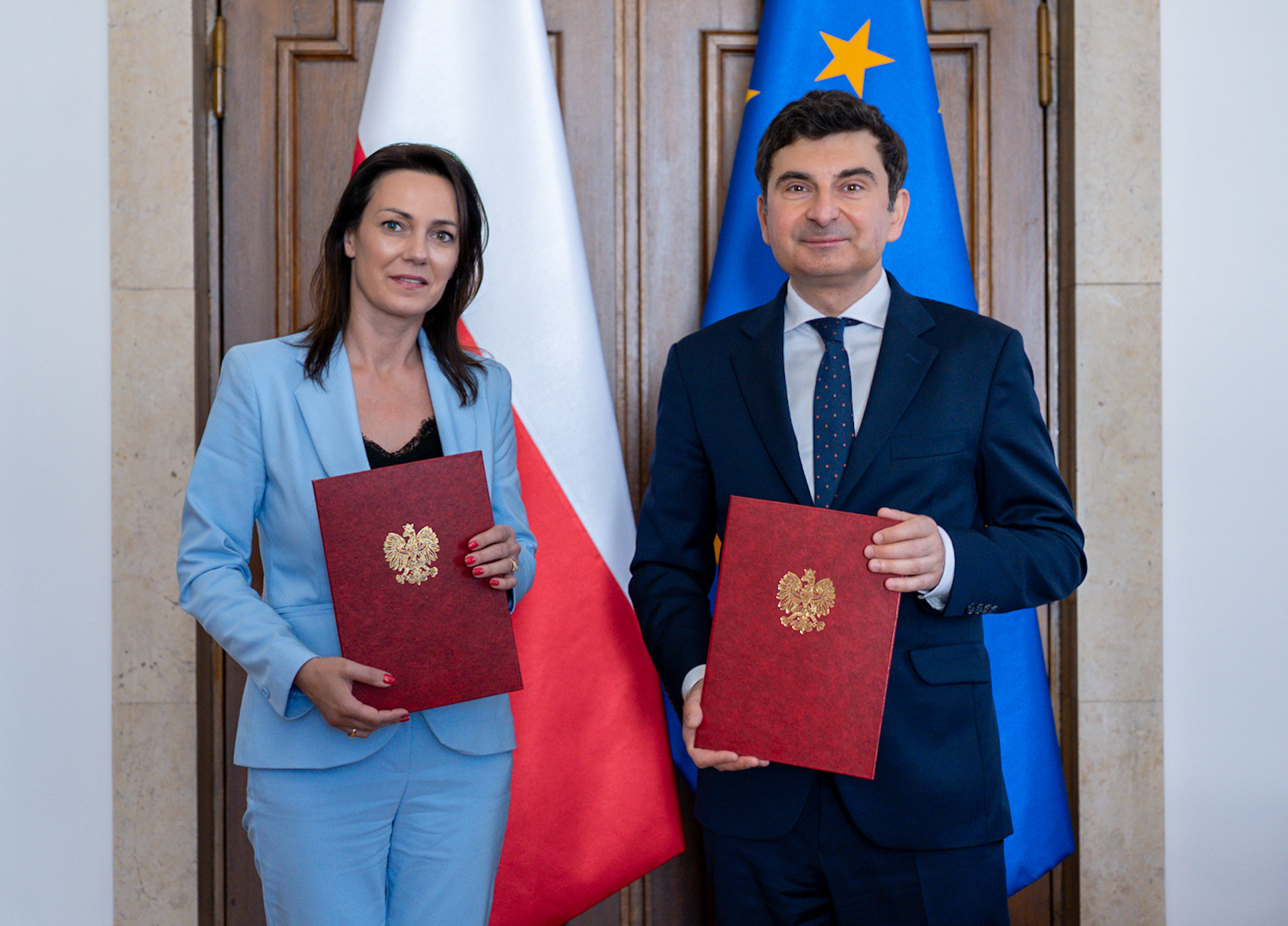 Wojewoda Śląski z Wójt Gminy Goleszów podpisali umowę.