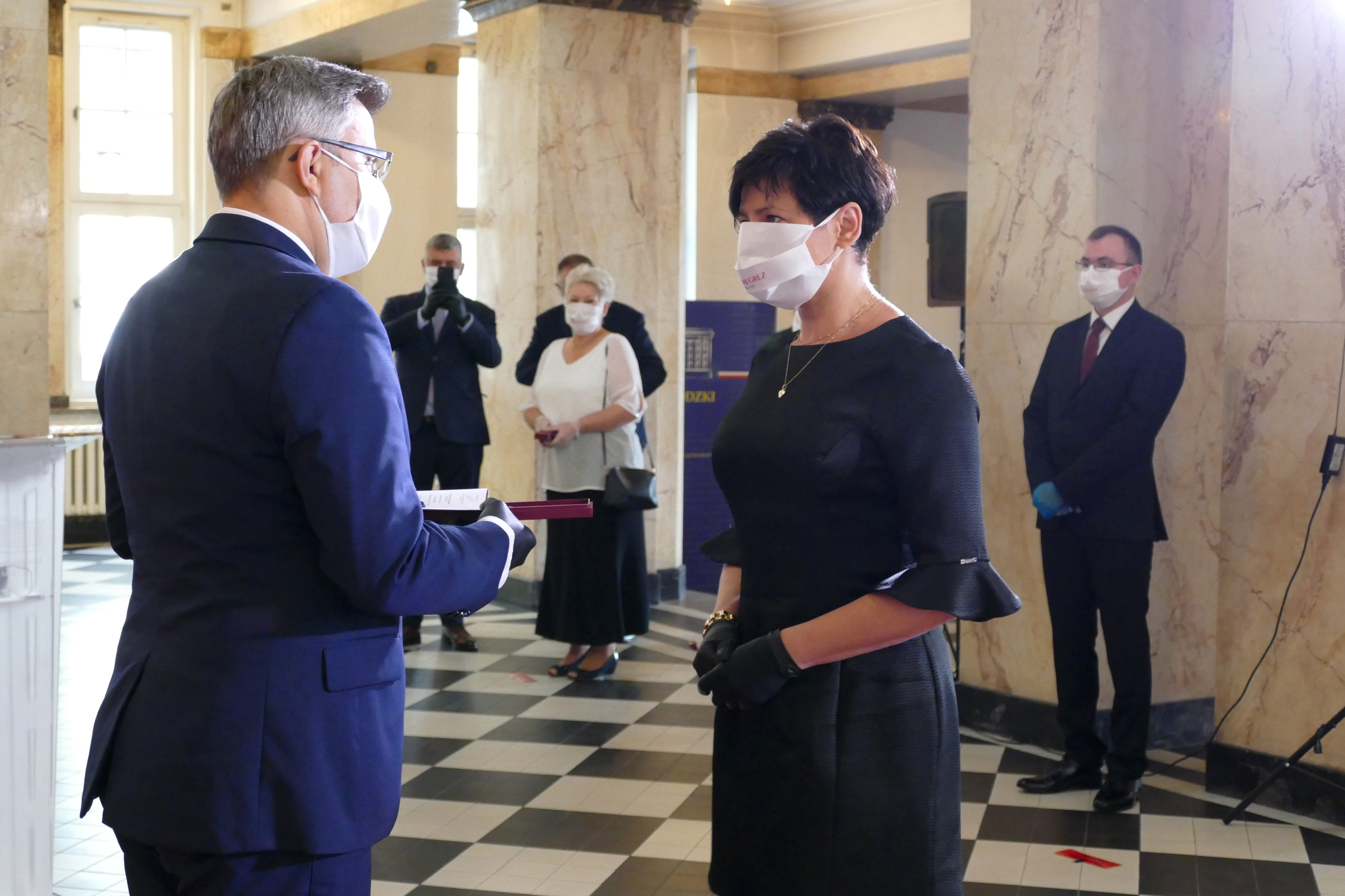 Wręczenie odznaczeń państwowym pracownikom służby zdrowia /fot. A. Księżnik/