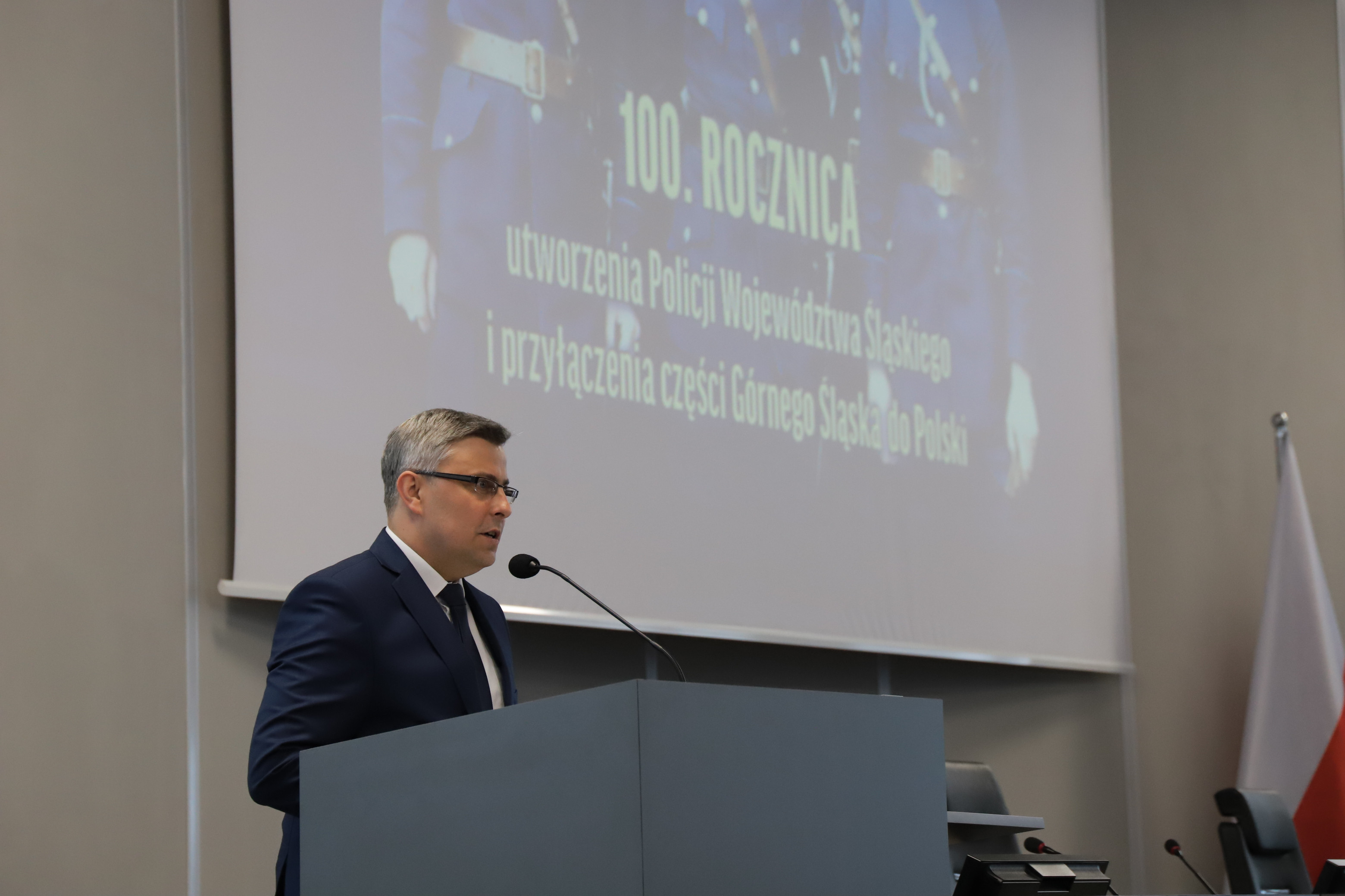 Obchody z okazji 100. rocznicy utworzenia Policji Województwa Śląskiego i przyłączenia części Górnego Śląska do Polski - przemówienie wojewody Jarosława Wieczorka /fot. B. Szwedowski/