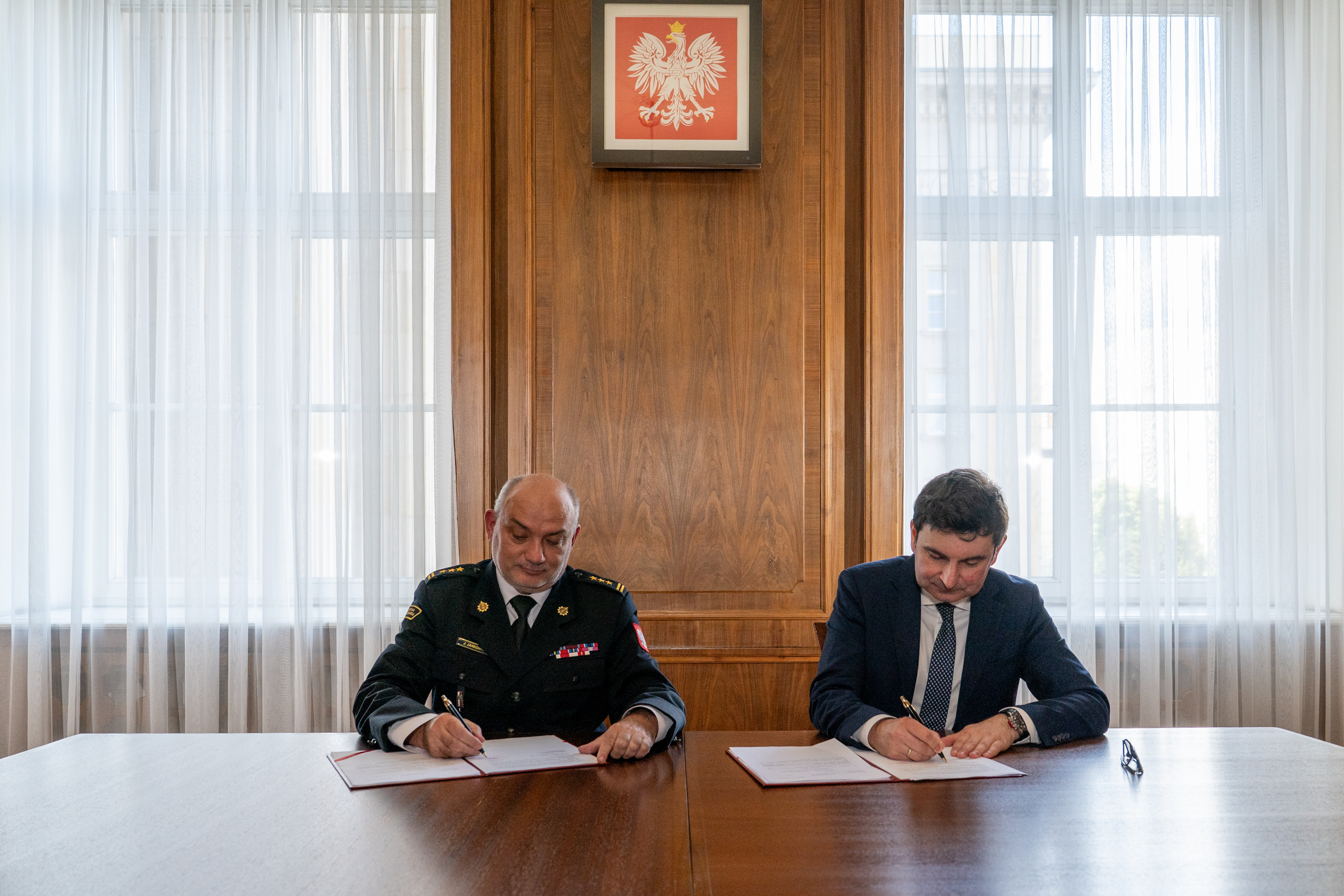 Podpisanie umowy/fot. ŚUW
