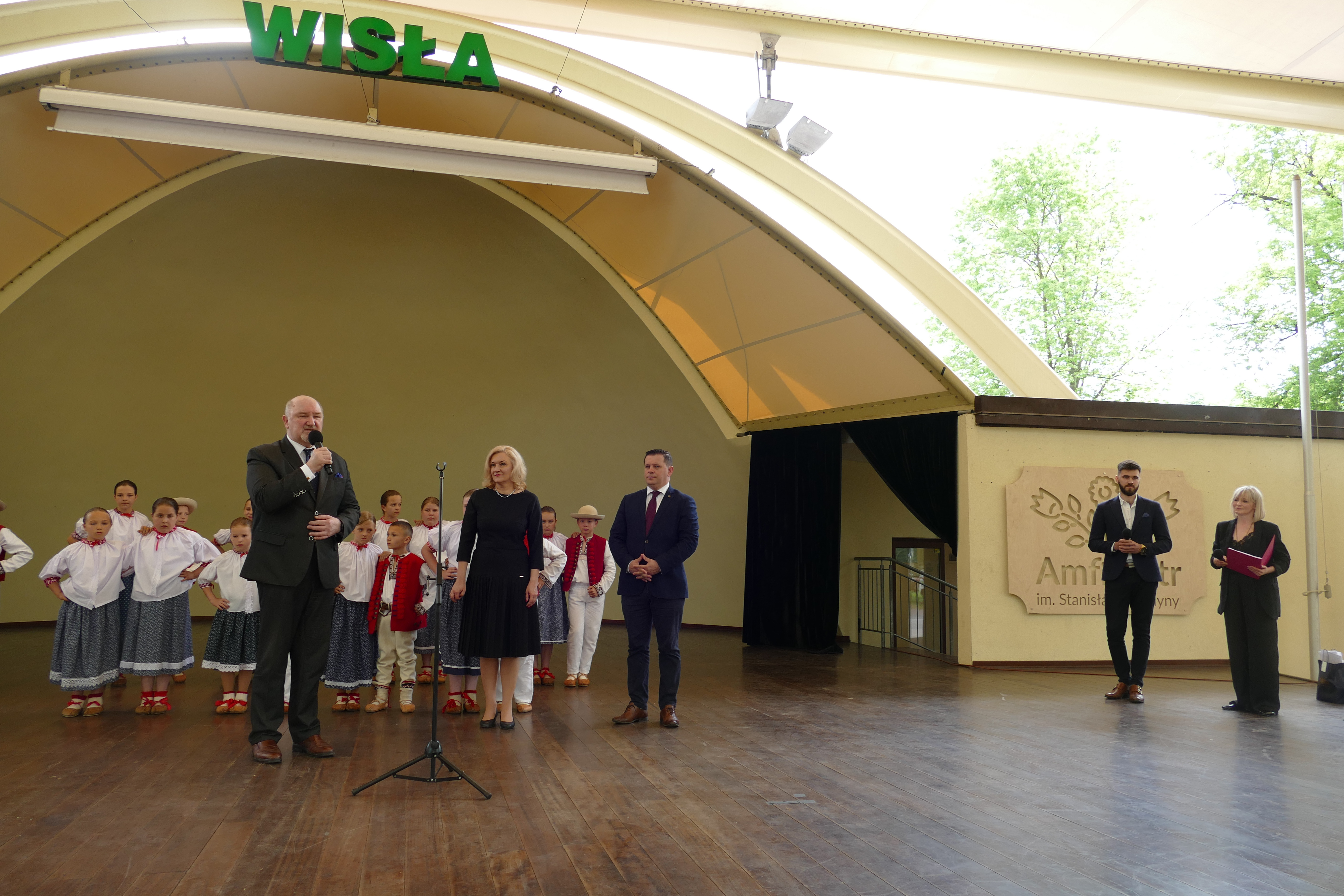 Wicewojewoda śląski Jan Chrząszcz przemawia podczas Dnia Otwartej Integracji Polsko-Ukraińskiej w Wiśle/foto: ŚUW