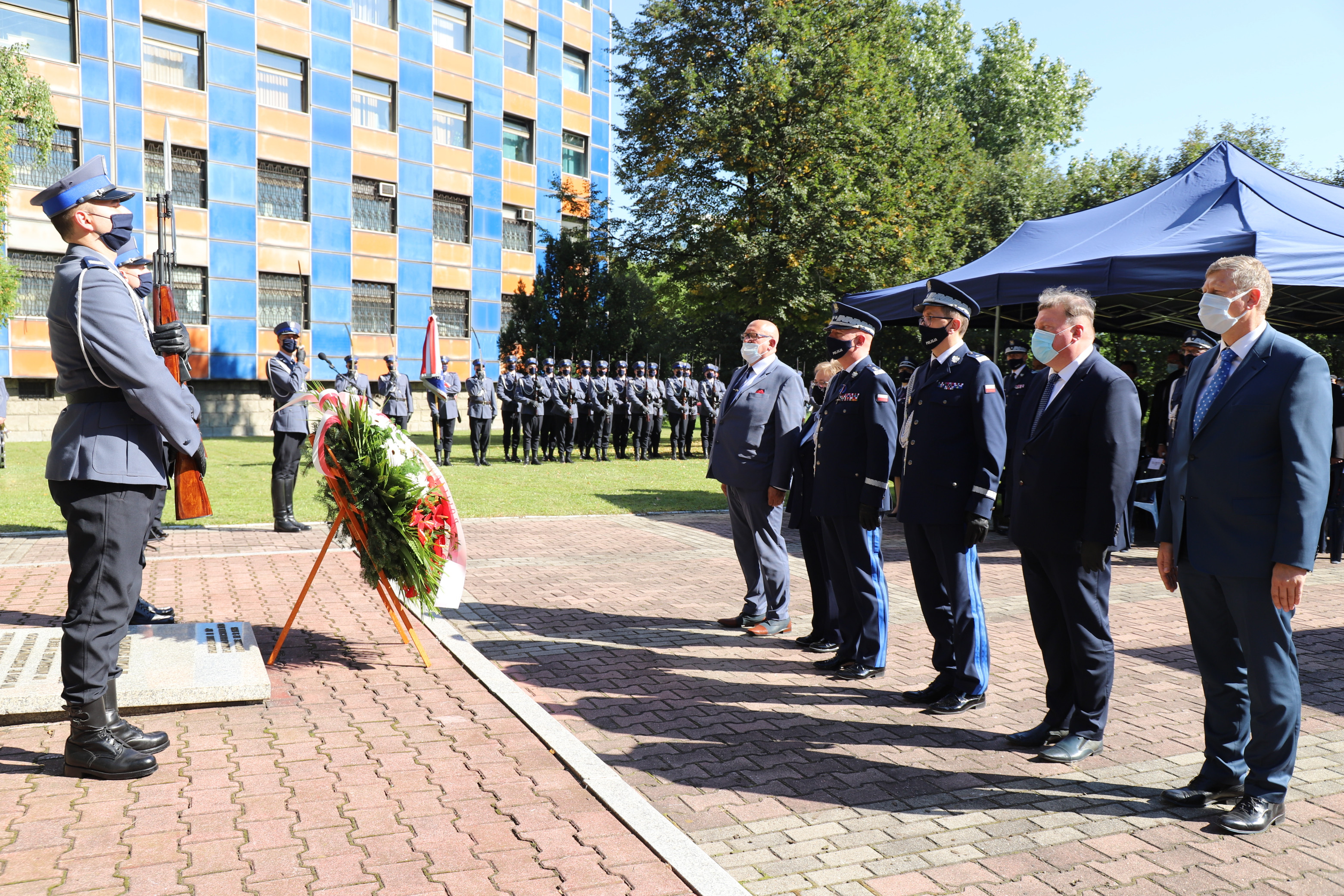 Delegacja składa wieniec pod Grobem Policjanta Polskiego/fot. I. Matuszewska