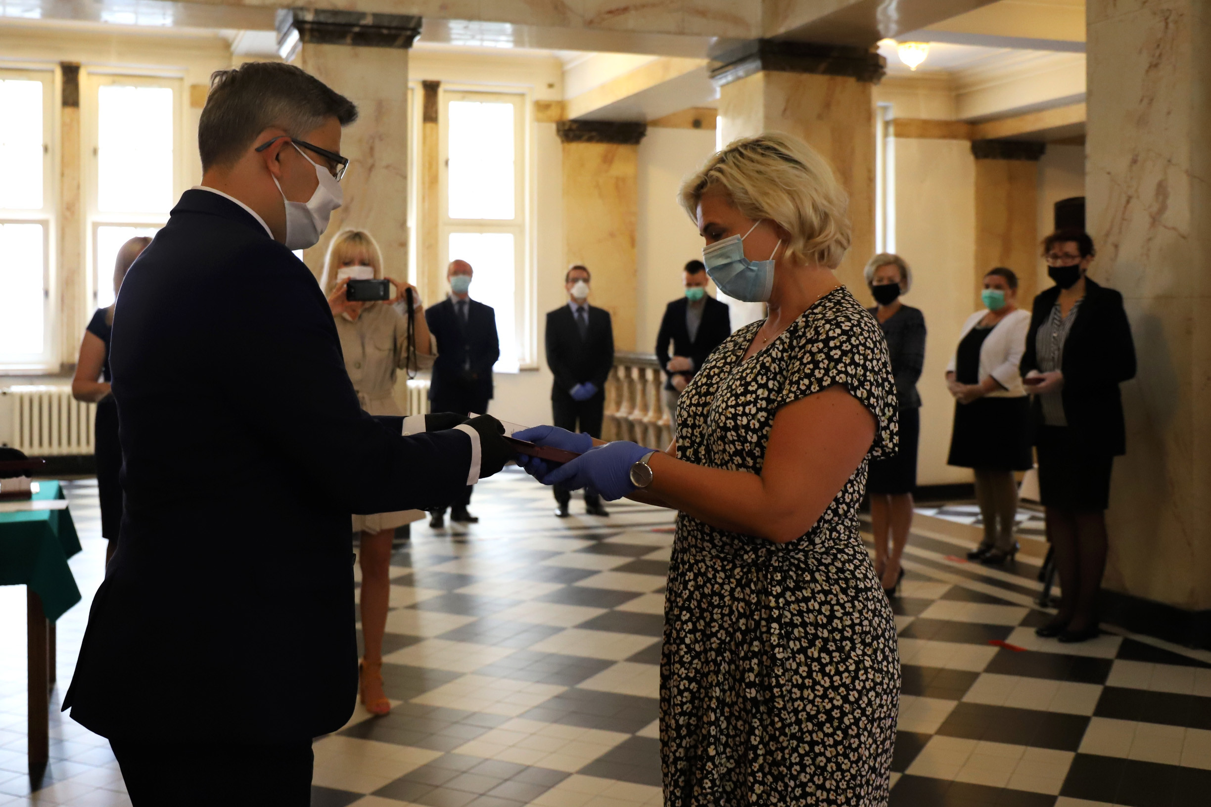 Wręczenie odznaczeń państwowym pracownikom służby zdrowia /fot. A. Księżnik/