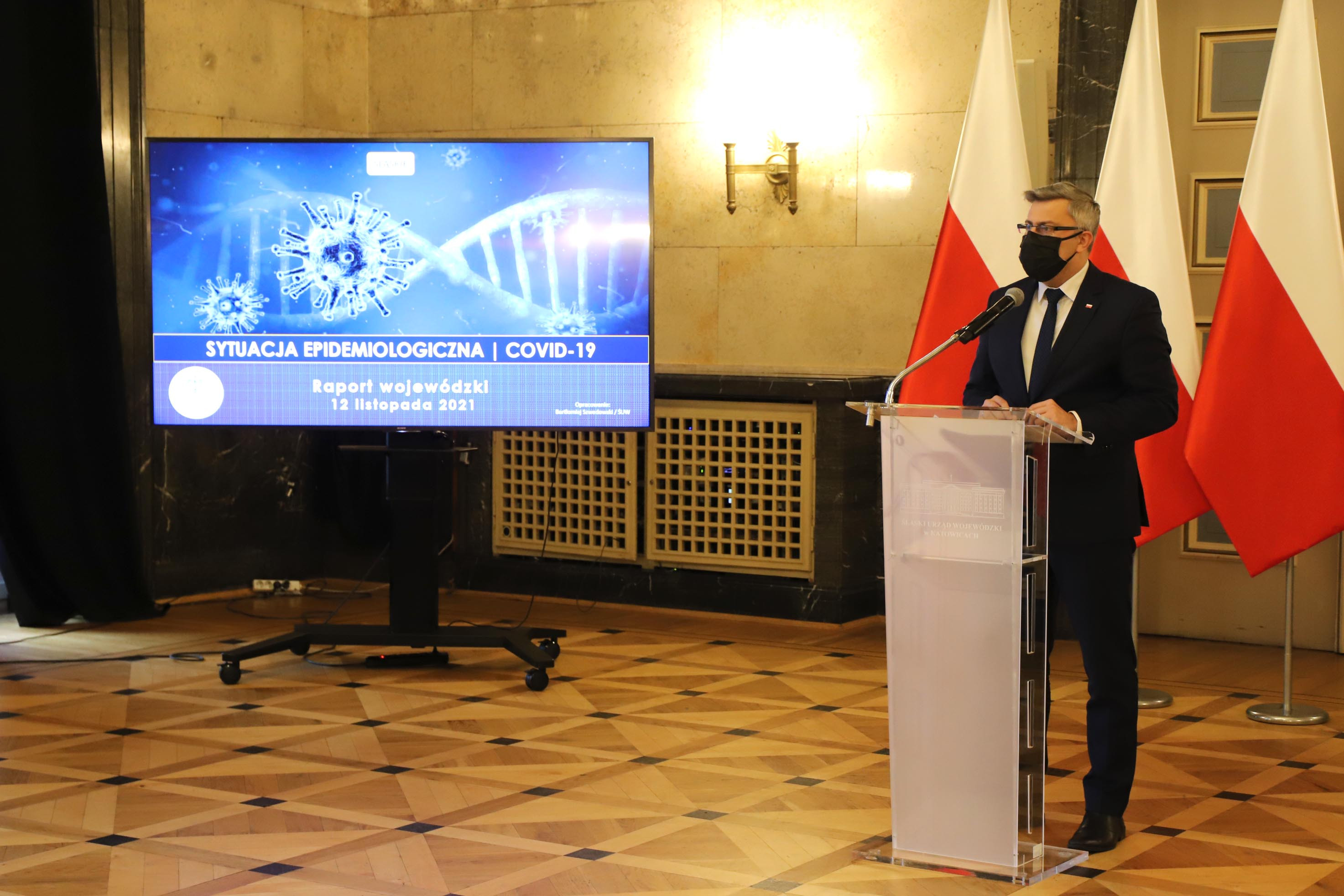 Briefing dot. sytuacji epidemicznej w regionie - prezentacja Wojewody Śląskiego /fot. A. Księżnik/