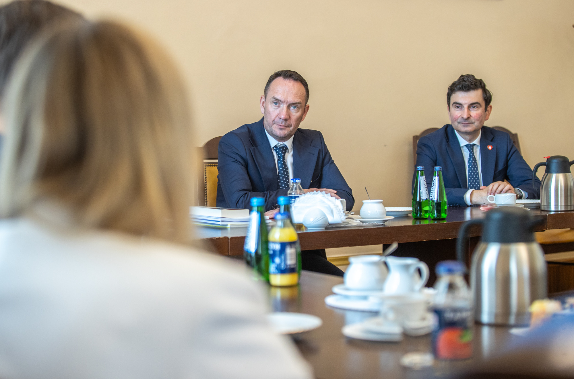 Wojewoda Śląski Marek Wójcik z Sekretarzem Stanu w MSWiA Tomaszem Szymańskim / fot. ŚUW