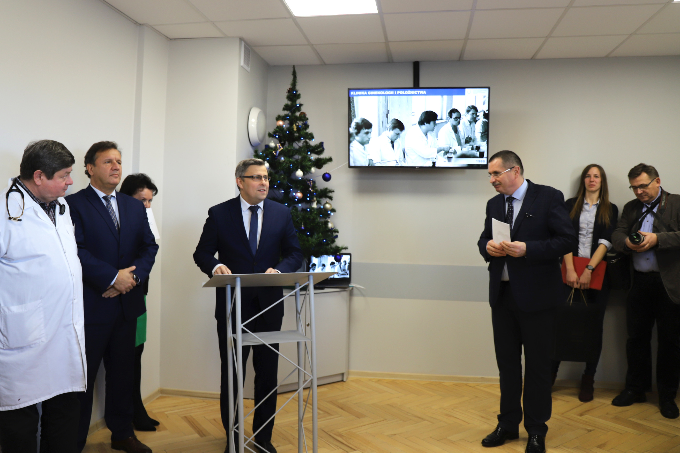 Otwarcie zmodernizowanych oddziałów Uniwersyteckiego Centrum Klinicznego im. prof. K. Gibińskiego Śląskiego Uniwersytetu Medycznego w Katowicach /fot. A. Księżnik/