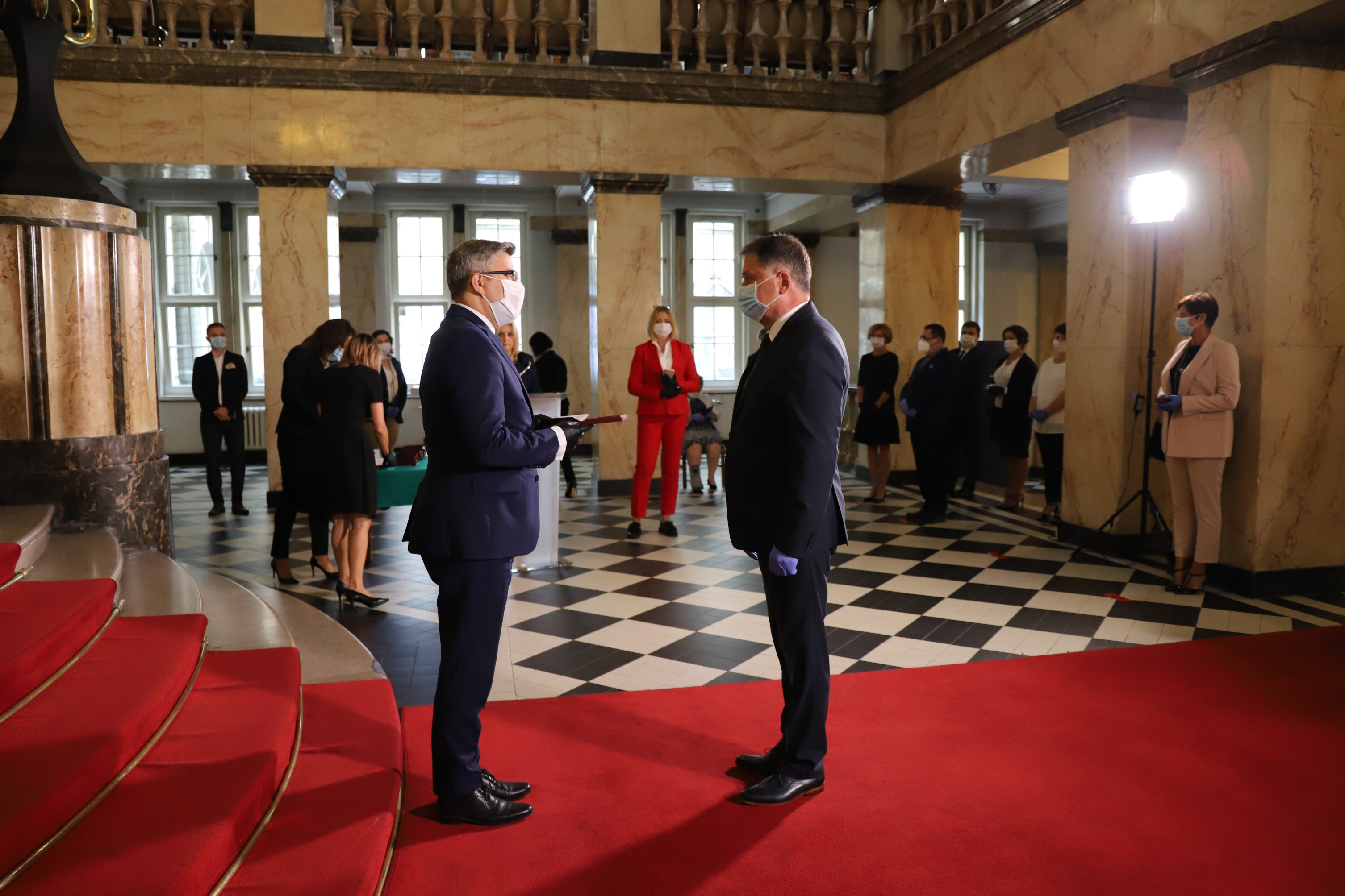 Wręczenie odznaczeń państwowym pracownikom służby zdrowia /fot. A. Księżnik/