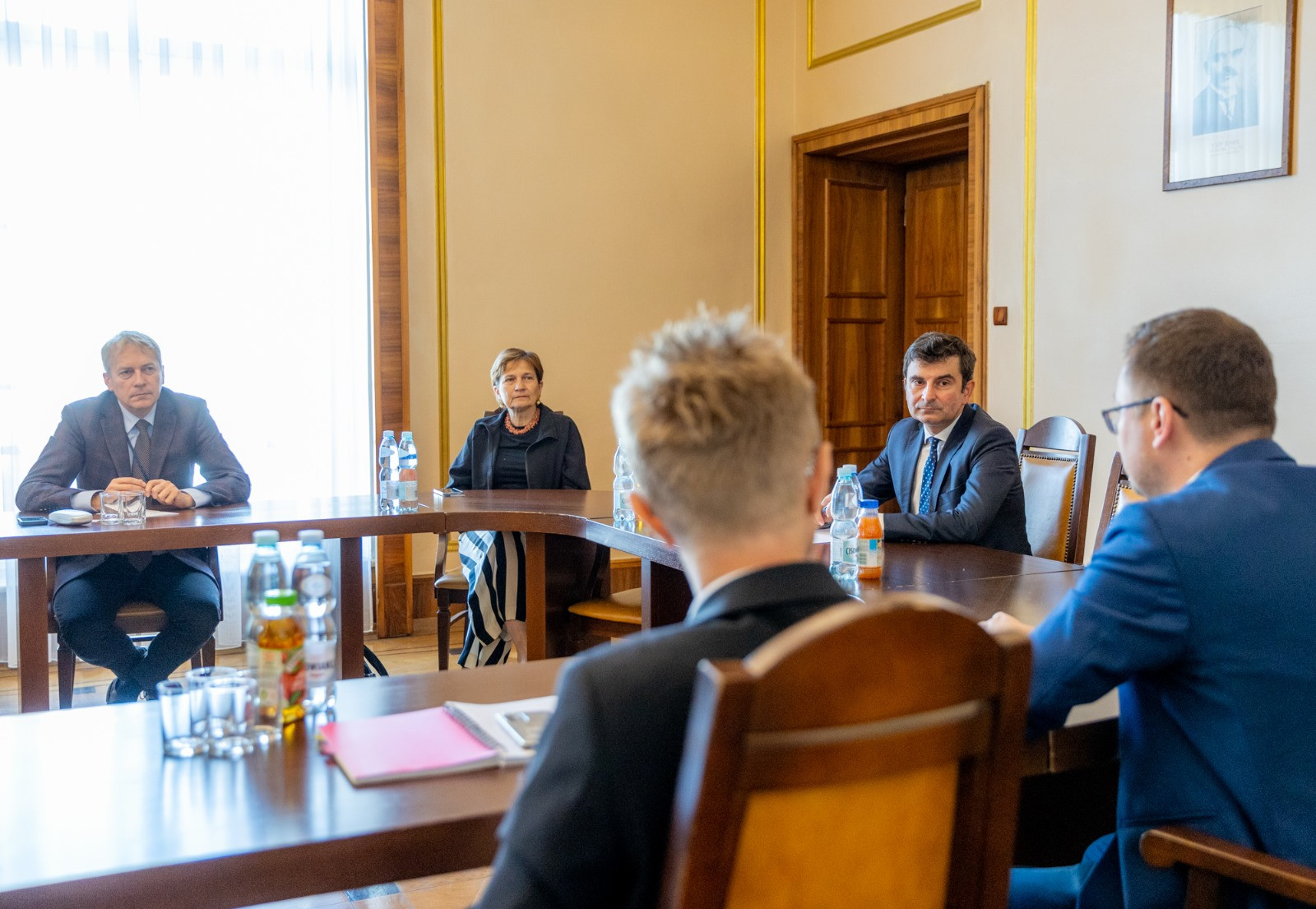 Uczestnicy rozmów na temat inwestycji kolejowej/fot. ŚUW