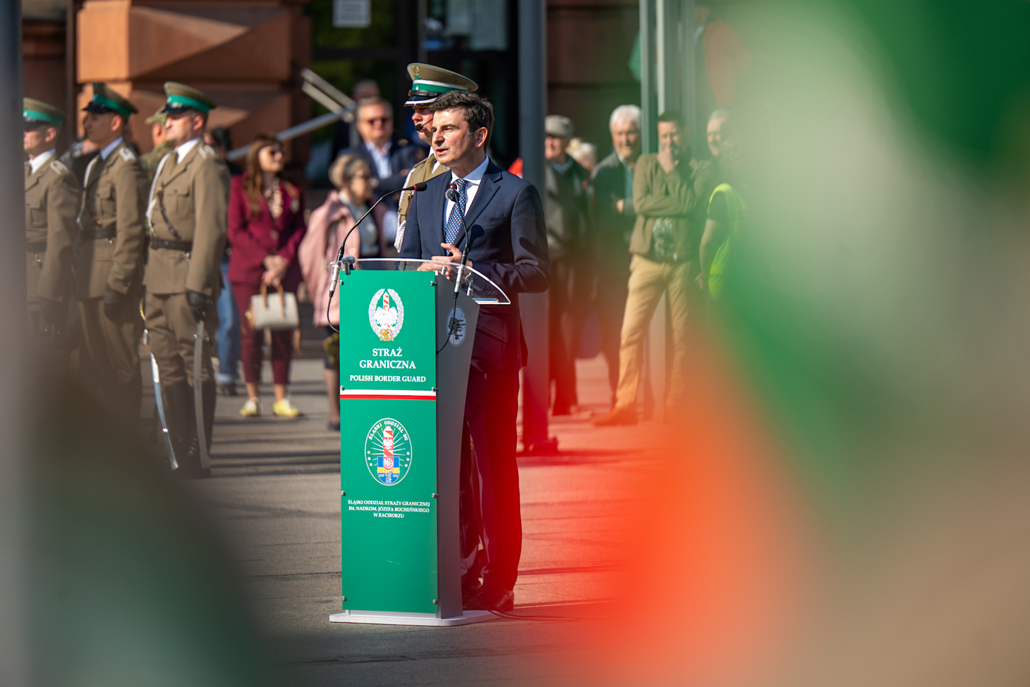 Wojewoda Śląski Marek Wójcik przemawia podczas obchodów święta Straży Granicznej.
