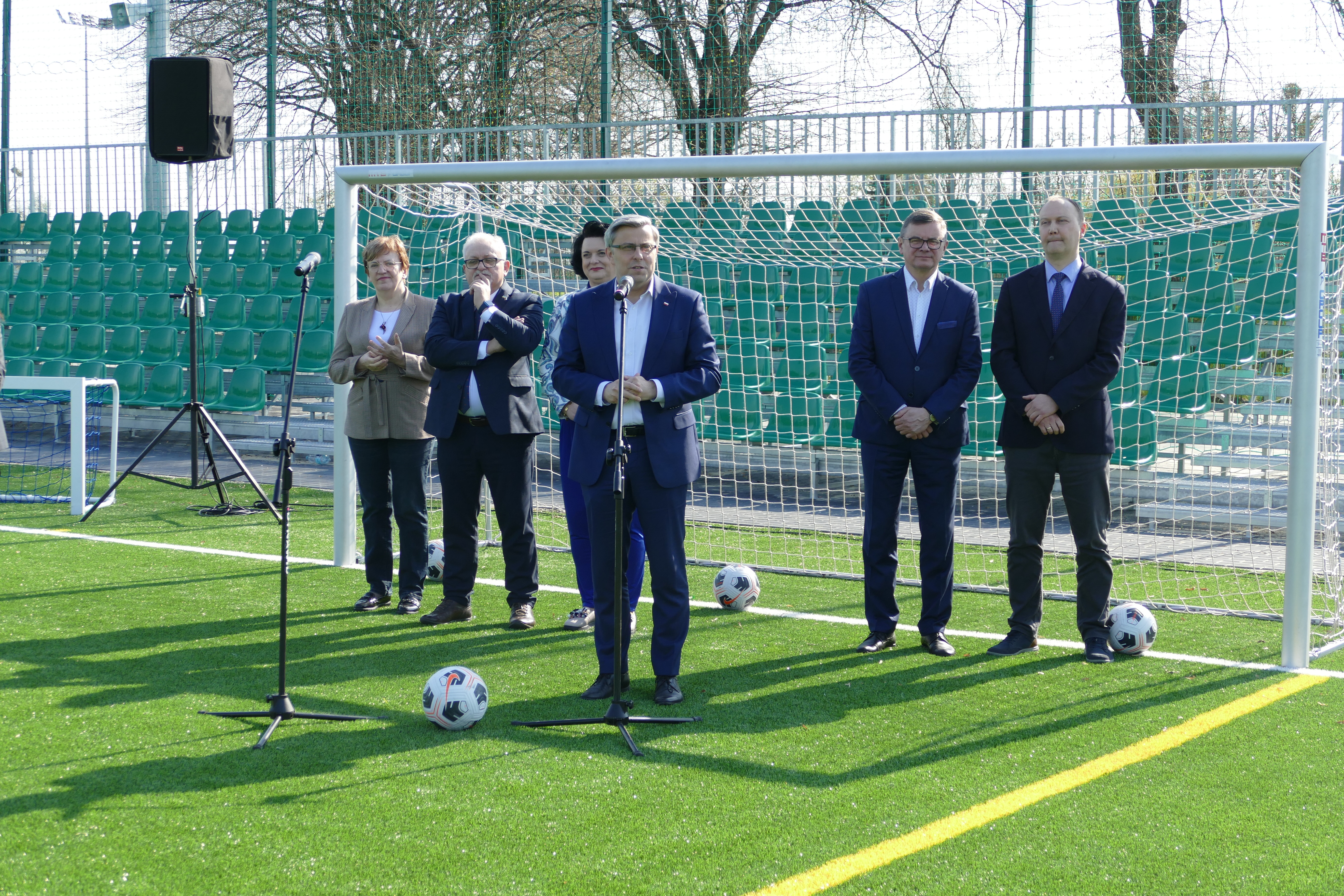 Wojewoda Śląski na otwarciu boiska w Tarnowskich Górach