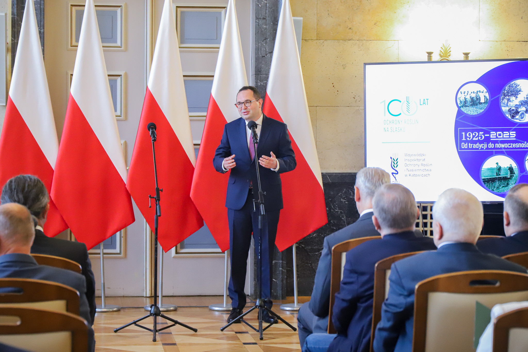 Wicewojewoda Śląski przemawia podczas wydarzenia.