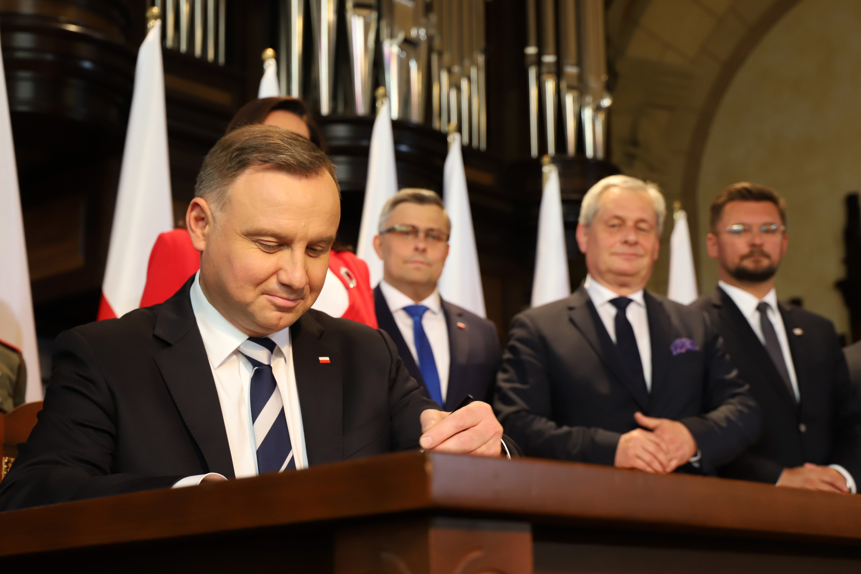 Uroczystość podpisania ustawy o ustanowieniu Narodowego Dnia Powstań Śląskich - podpisanie ustawy przez Prezydenta RP /fot. A. Księżnik/