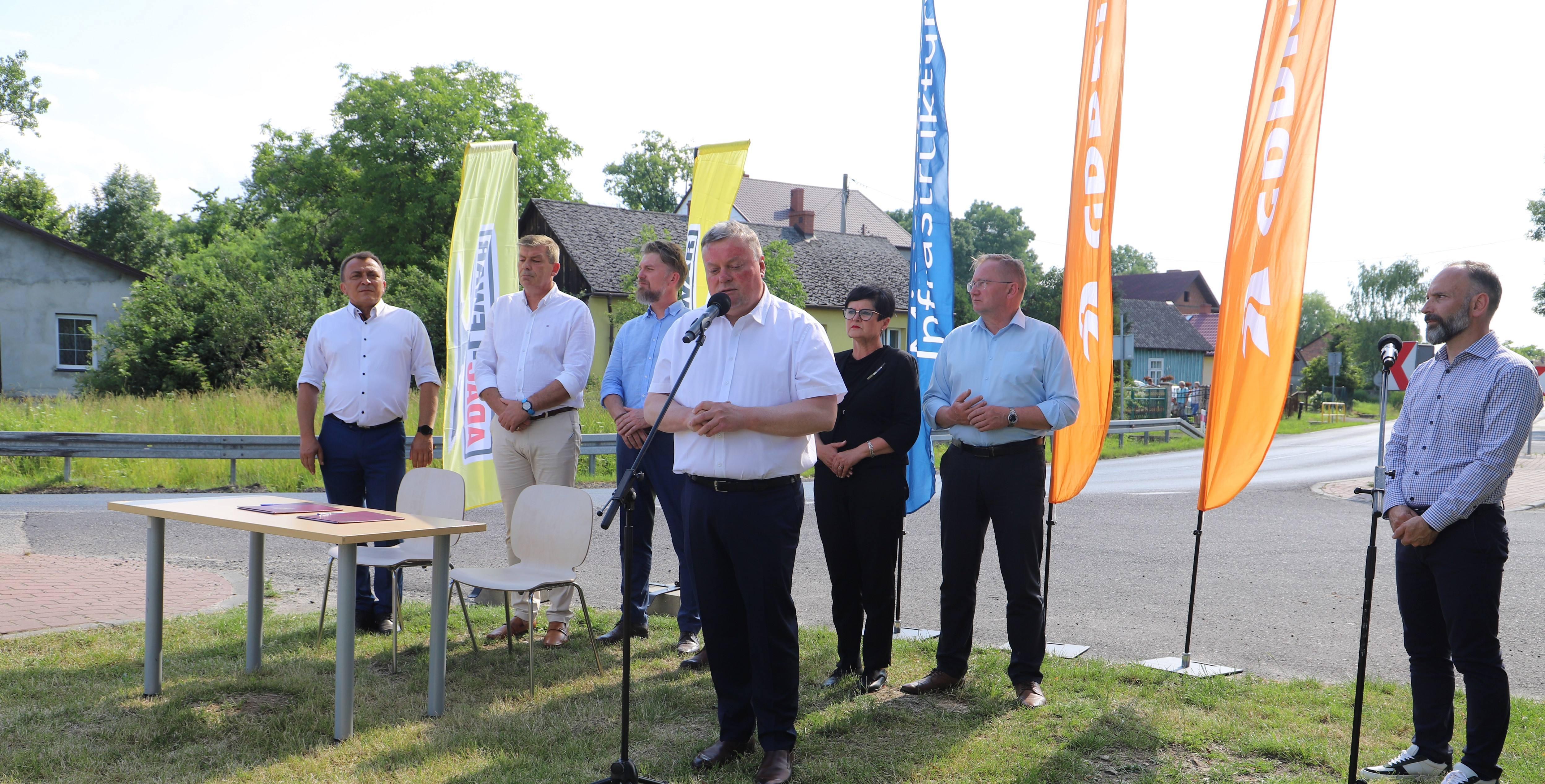 Uczestnicy konferencji prasowej dot. rozbudowy DK46 (Lelów–Nakło)/fot. ŚUW