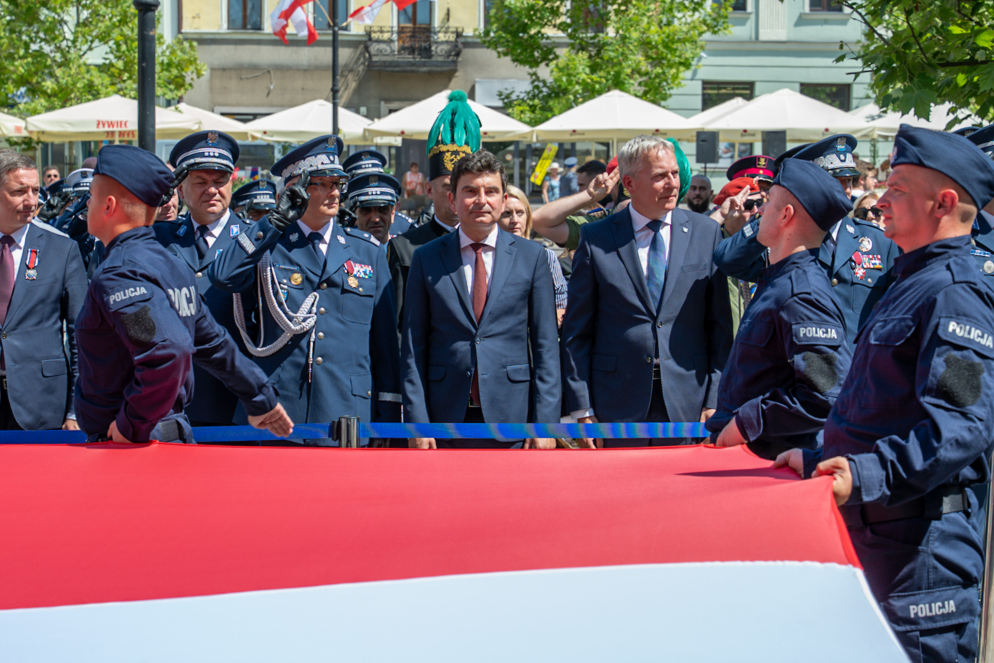 Zastępca Komendanta Głównego, Wojewoda Śląski i Marszałek Województwa Śląskiego podczas uroczystości.