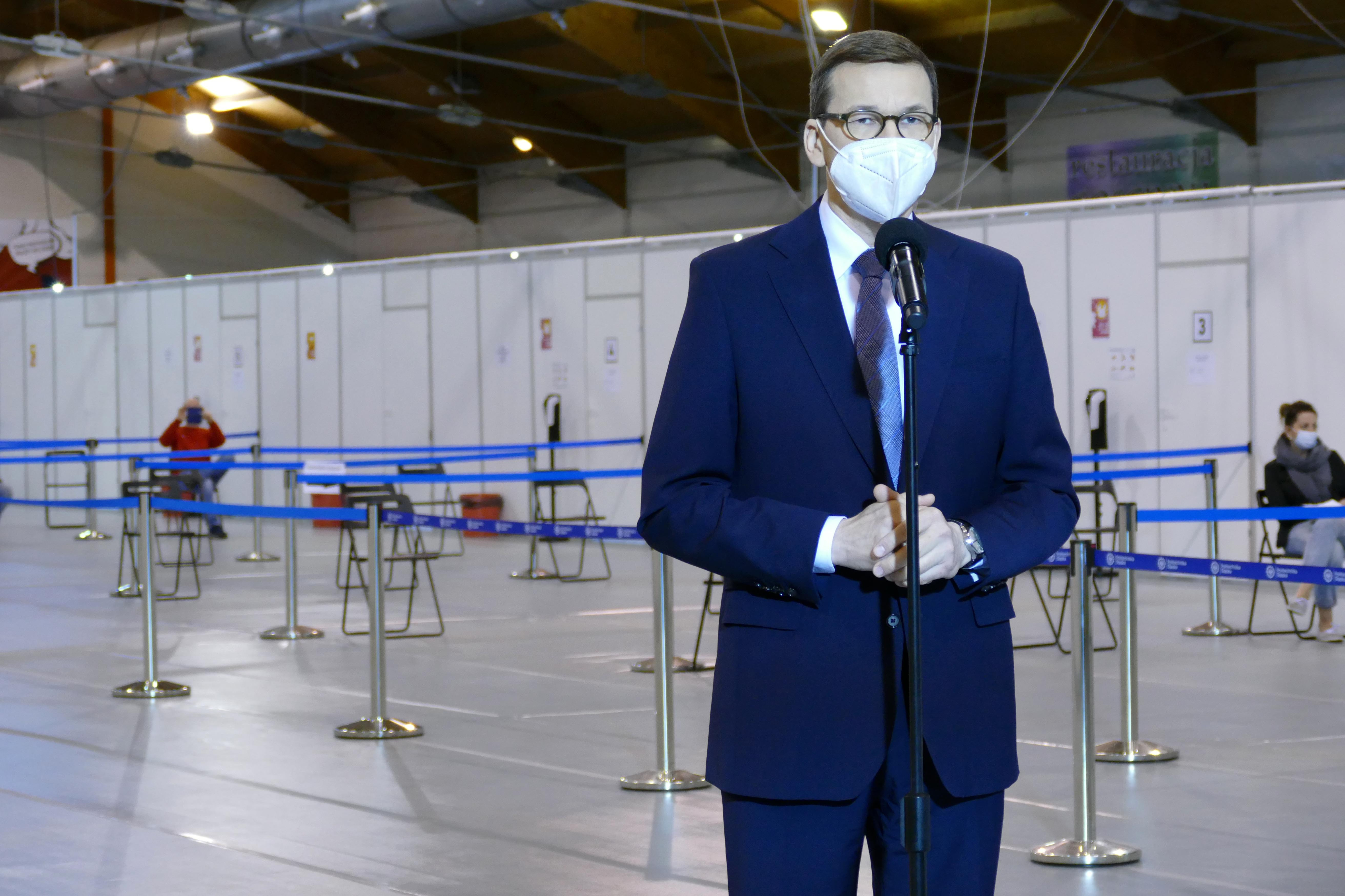 Wizyta premiera Mateusza Morawieckiego w punkcie szczepień w Gliwicach /fot. A. Księżnik/