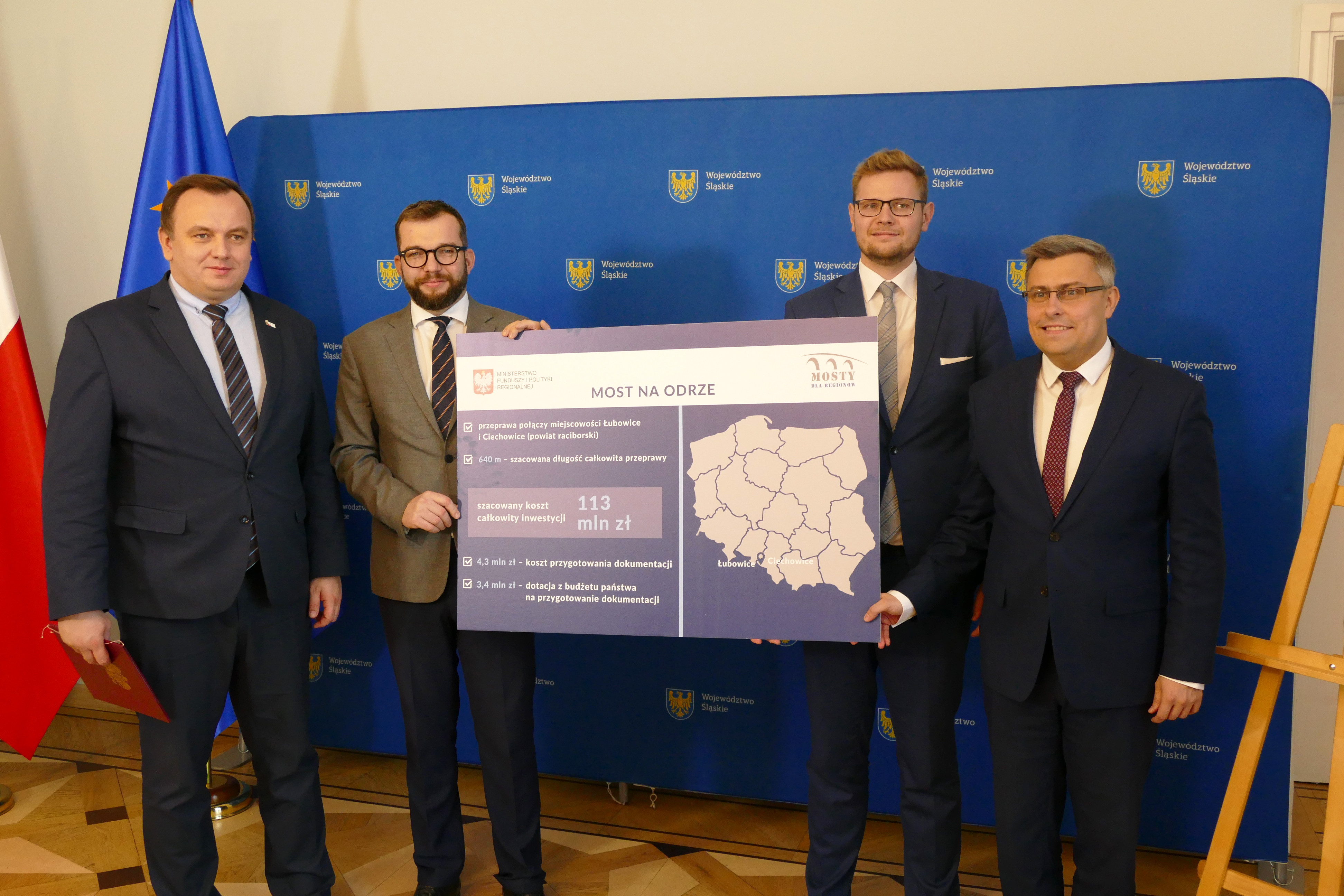 Konferencja prasowa dotycząca budowy mostu w powiecie raciborskim /fot. B. Szwedowski/