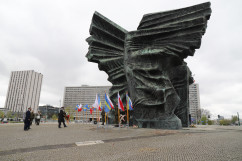Galeria składająca się z kilkunastu zdjęć z wizyty na Śląsku premiera Mateusza Morawieckiego z okazji uroczystości upamiętniających 100. rocznicę III Powstania Śląskiego/fot. I. Matuszewska