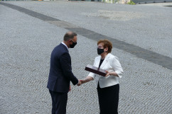 Galeria zdjęć z uroczystości obchodów 100. rocznicy zakończenia III Powstania Śląskiego z udziałem Prezydenta RP Andrzeja Dudy. Prezydent RP przekazał na ręce rodziny Order Orła Białego nadany pośmiertnie Alfonsowi Zgrzebniokowi/foto: Filip Nowakowski i B. Półrolnik