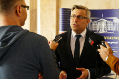 Briefing prasowy ws. wsparcia dla placówek służby zdrowia /fot. B. Półrolnik/