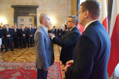 Fotogaleria z uroczystości wręczenia odznaczeń państwowych w Sali Marmurowej Śląskiego Urzędu Wojewódzkiego w Katowicach / fot. Anna Herz/