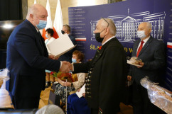Ogłoszenie wyników konkursu na najaktywniejszego seniora i najaktywniejszą seniorkę w województwie - wręczenie nagród laureatom /fot. A. Księżnik/