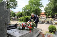 Złożenie wieńca na grobie Konstantego Wolnego /fot. I. Matuszewska/
