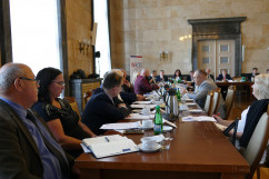 Fotogaleria składająca się z kilku zdjęć z posiedzenia plenarnego Wojewódzkiej Rady Dialogu Społecznego/fot. A. Kucharzewska