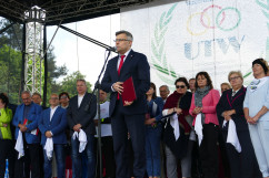 X Olimpiada Sportowa Uniwersytetów Trzeciego Wieku i Organizacji Senioralnych z udziałem wiceminister Elżbiety Bojanowskiej i wojewody Jarosława Wieczorka.