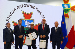 Fotorelacja z uroczystości w Centralnej Stacji Ratownictwa Górniczego w Bytomiu z udziałem Premiera Mateusza Morawieckiego. Prezes Rady Ministrów wręcza dyplomy najlepszym ratownikom górniczym/fot. I. Matuszewska