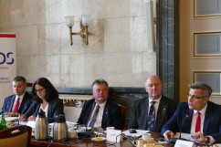 Fotogaleria składająca się z kilku zdjęć z posiedzenia plenarnego Wojewódzkiej Rady Dialogu Społecznego/fot. A. Kucharzewska