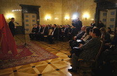 Zdjęcia z uroczystego odsłonięcia znaczka pocztowego Dziewięciu z 