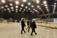 Galeria składająca się ze zdjęć z wizyty Prezesa Rady Ministrów Mateusza Morawieckiego w województwie śląskim. Premier wizytował budowę szpitala tymczasowego w MCK w Katowicach/fot. I. Matuszewska