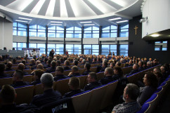 Galeria ze zdjęciami z konferencji z udziałem wicewojewody Mariusza Trepki, która odbyła się z okazji 95. Rocznicy utworzenia Policji Województwa Śląskiego i powrotu części Górnego Śląska do Polski /fot. K. Kamasiński/
