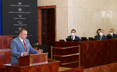 Otwarcie wystawy poświęconej Powstaniom Śląskim w Śląskim Urzędzie Wojewódzkim - przemówienie Marszałka Województwa Śląskiego podczas konferencji towarzyszącej otwarciu wystawy/fot. B. Szwedowski/