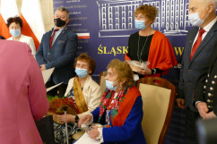 Ogłoszenie wyników konkursu na najaktywniejszego seniora i najaktywniejszą seniorkę w województwie - wręczenie nagród laureatom /fot. A. Księżnik/