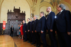 Uroczystość podpisania ustawy o ustanowieniu Narodowego Dnia Powstań Śląskich - uczestnicy wydarzenia /fot. A. Księżnik/