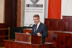Otwarcie wystawy poświęconej Powstaniom Śląskim w Śląskim Urzędzie Wojewódzkim - przemówienia podczas konferencji towarzyszącej otwarciu wystawy /fot. B. Szwedowski/