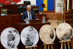 Galeria składająca się ze zdjęć z uroczystego spotkania z okazji 100. rocznicy III Powstania Śląskiego z udziałem wojewody śląskiego i wojewody opolskiego/fot. B. Szwedowski
