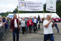 X Olimpiada Sportowa Uniwersytetów Trzeciego Wieku i Organizacji Senioralnych z udziałem wiceminister Elżbiety Bojanowskiej i wojewody Jarosława Wieczorka.