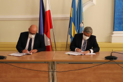 Podpisanie umów w ramach RFRD w Starostwie Powiatowym w Gliwicach /fot. A. Księżnik/