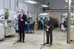Wizyta premiera Mateusza Morawieckiego w firmie Elsit w Gliwicach /fot. ŚUW/