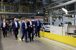 Zdjęcia z wizyty premiera Mateusza Morawieckiego w fabryce Opla w Gliwicach /fot. Anna Karendał/