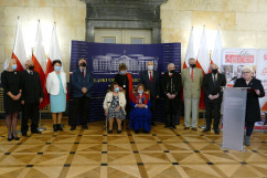 Ogłoszenie wyników konkursu na najaktywniejszego seniora i najaktywniejszą seniorkę w województwie - laureaci konkrusu /fot. A. Księżnik/