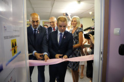 Galeria zdjęć z uroczystego przekazania nowego mammografu dla szpitala w Jaworznie /fot. A. Księżnik/
