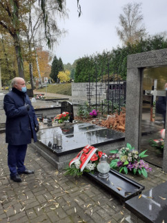 Odwiedziny cmentarzy i mogił w województwie śląskim z okazji Wszystkich Świętych /fot. ŚUW/