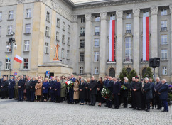 Zgromadzeni podczas obchodów 150-lecia urodzin Wojciecha Korfantego