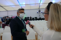 Wojewoda śląski udziela wywiadu dla mediów/fot. A. Kucharzewska/