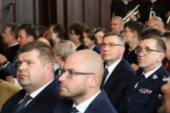 Uroczystość podpisania ustawy o ustanowieniu Narodowego Dnia Powstań Śląskich - uczestnicy wydarzenia /fot. A. Księżnik/