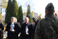 Fotogaleria z odwiedzin cmentarzy i mogił w przededniu Wszystkich Świętych/fot. I. Matuszewska