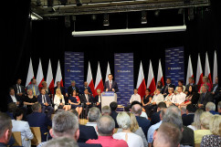Zdjęcia z wizyty premiera Mateusza Morawieckiego w województwie śląskim - na Jasnej Górze, w CSRG w Bytomiu oraz w Katowicach /fot. A. Kucharzewska, A. Karendał/